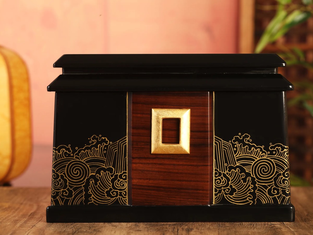 Golden Sea Pavilion Lacquer Urn — gilded wave borders flanking a gold clasp on black lacquer