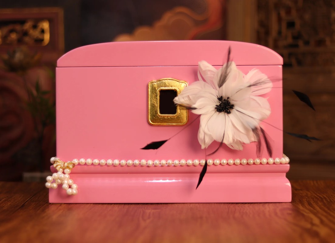 Dew-Kissed Blossom Lacquer Urn with freshwater pearl detailing