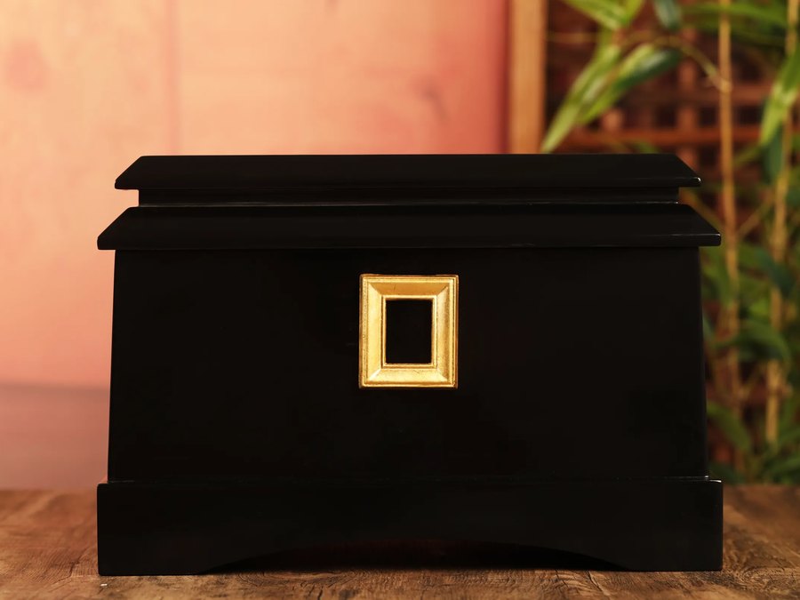 Luminous Virtue Lacquer Urn — handcrafted Chinese lacquer cremation urn, Eternal Collection, reference EC-007
