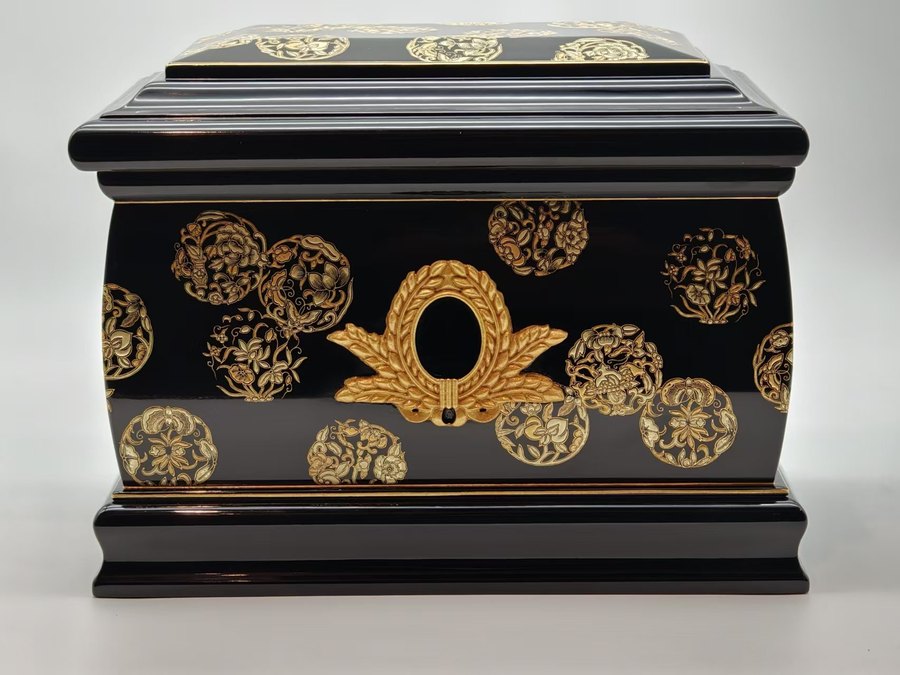 Golden Medallion Lacquer Urn — handcrafted Chinese lacquer cremation urn, Heritage Collection, reference HC-007