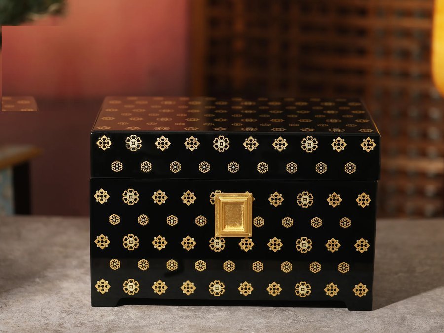 Chang'an Floral Medallion Lacquer Urn — handcrafted Chinese lacquer cremation urn, Obsidian Collection, reference OC-012